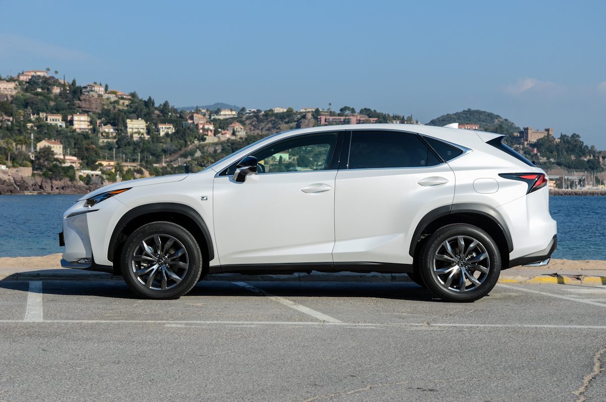 LEXUS