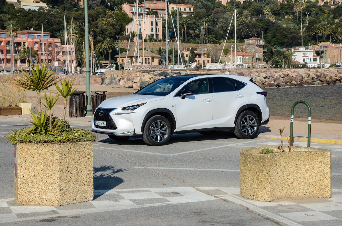 LEXUS
