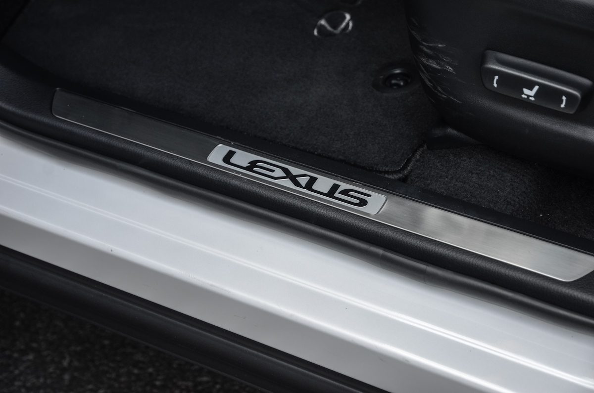 LEXUS