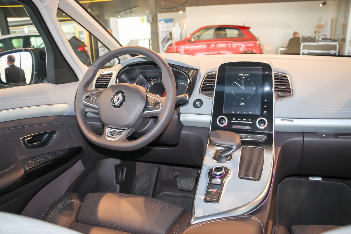 RENAULT