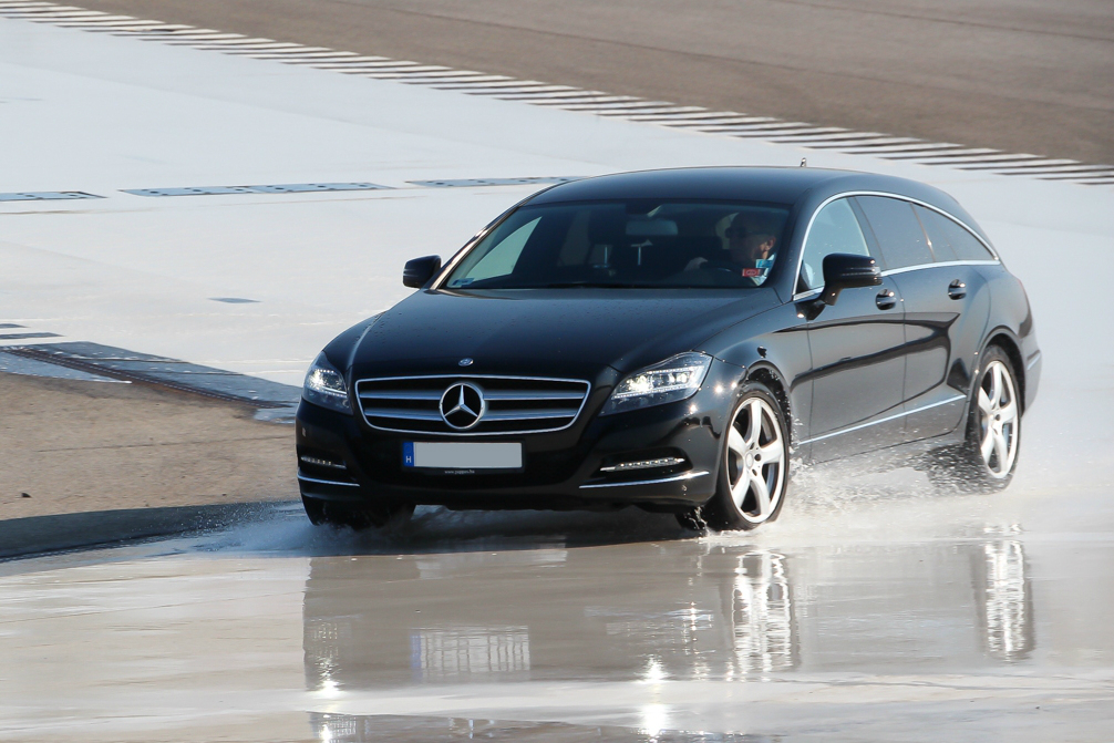MERCEDES-BENZ
