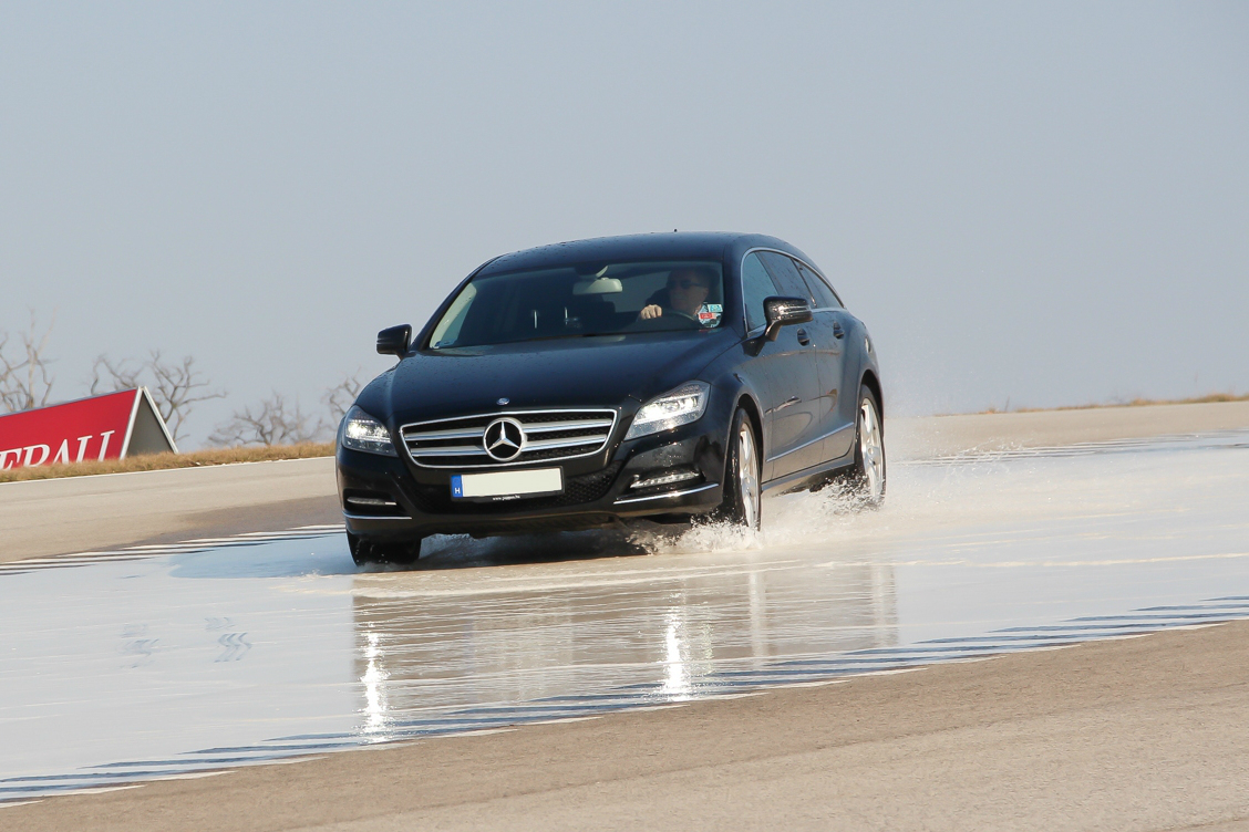 MERCEDES-BENZ