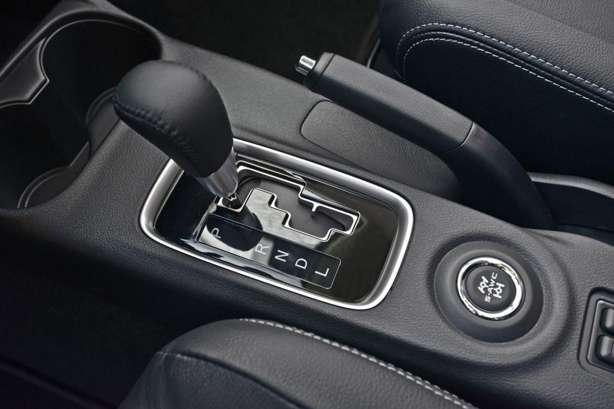 MITSUBISHI OUTLANDER