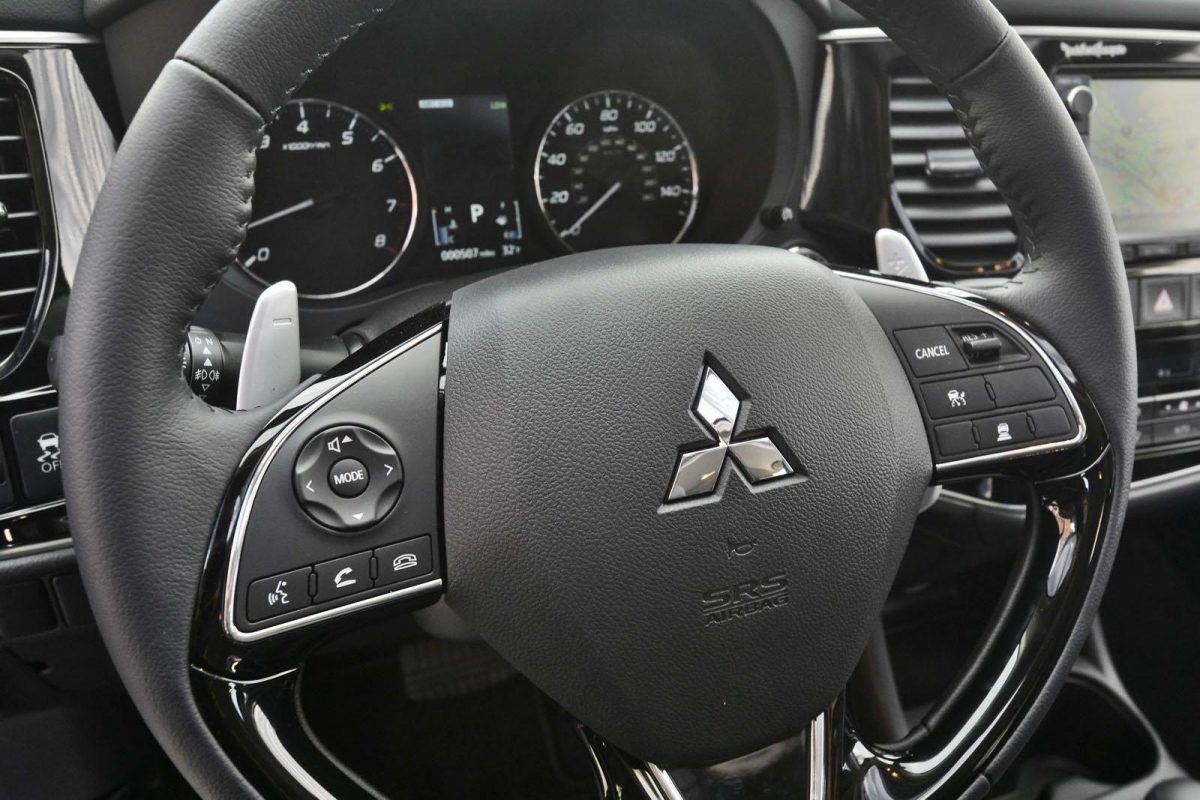 MITSUBISHI OUTLANDER