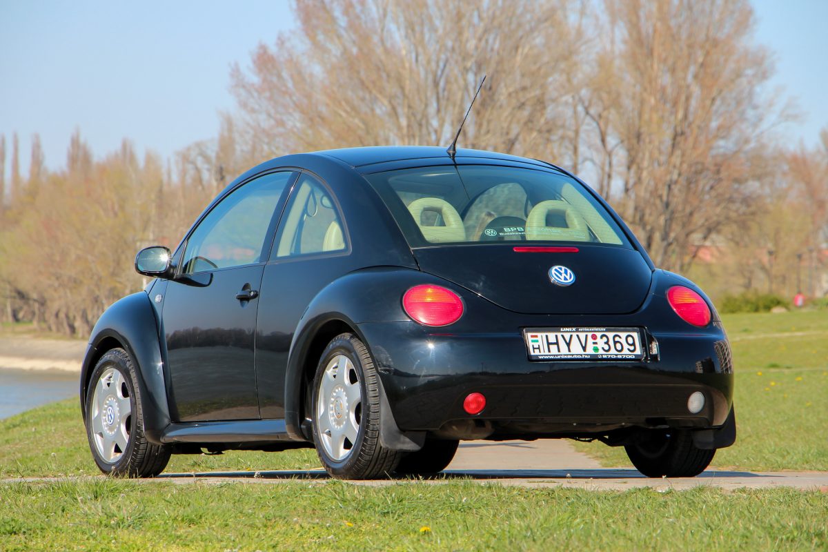 VOLKSWAGEN NEW BEETLE