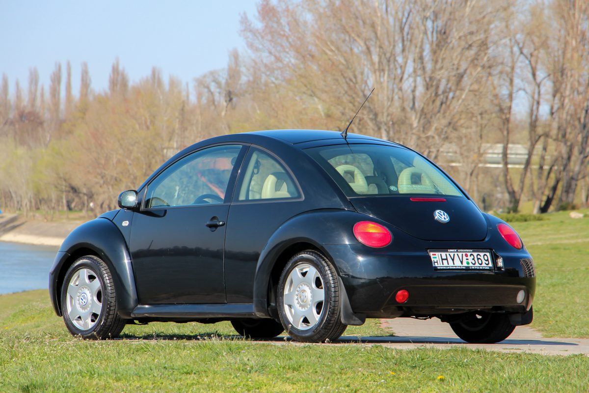 VOLKSWAGEN NEW BEETLE