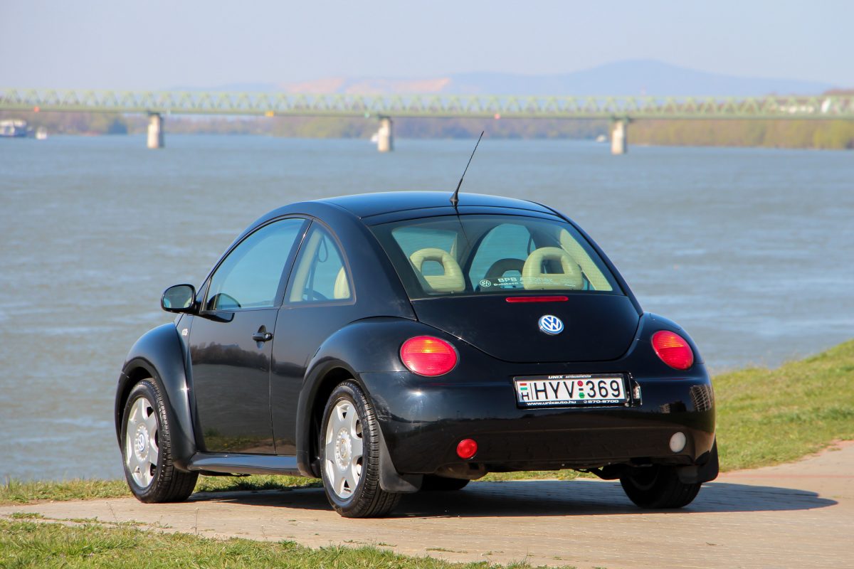 VOLKSWAGEN NEW BEETLE