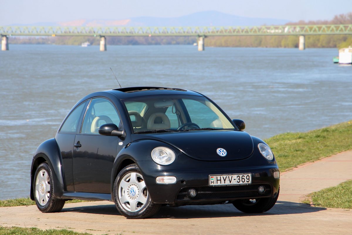 VOLKSWAGEN NEW BEETLE