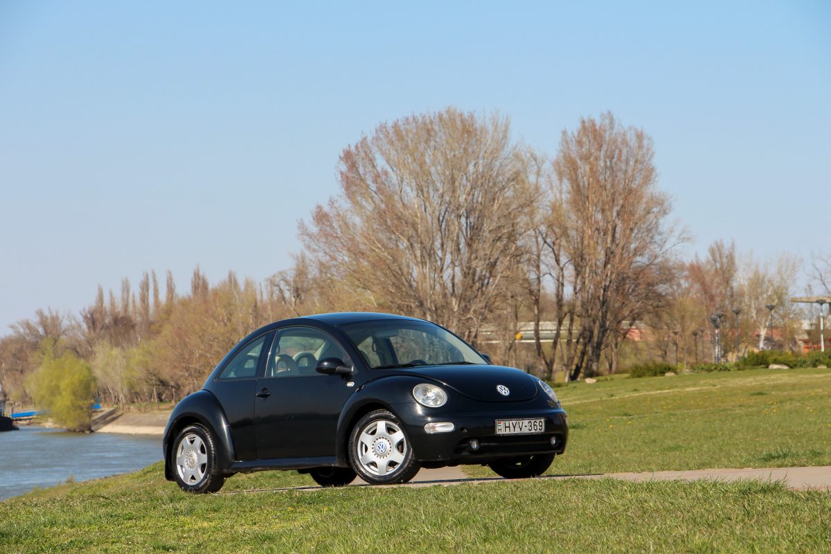 VOLKSWAGEN NEW BEETLE