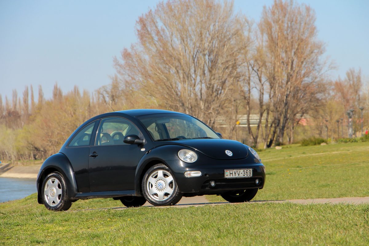 VOLKSWAGEN NEW BEETLE