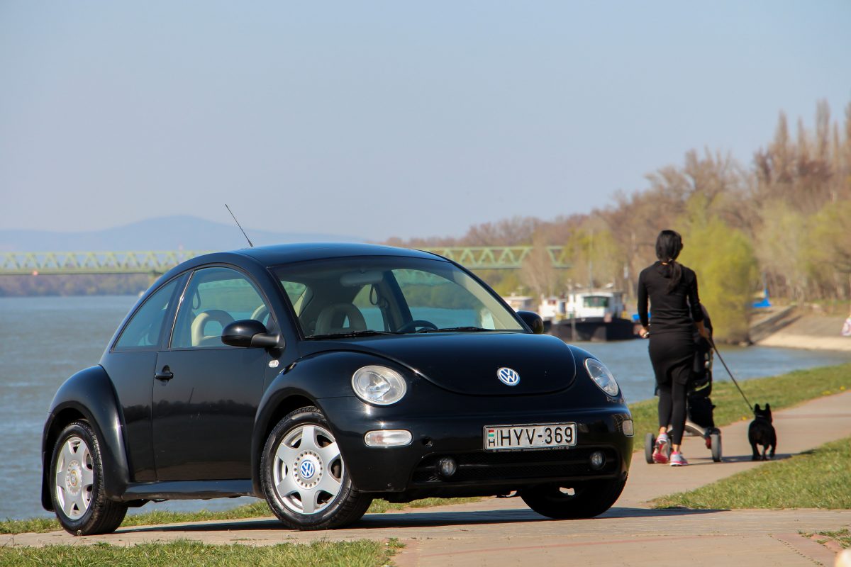 VOLKSWAGEN NEW BEETLE