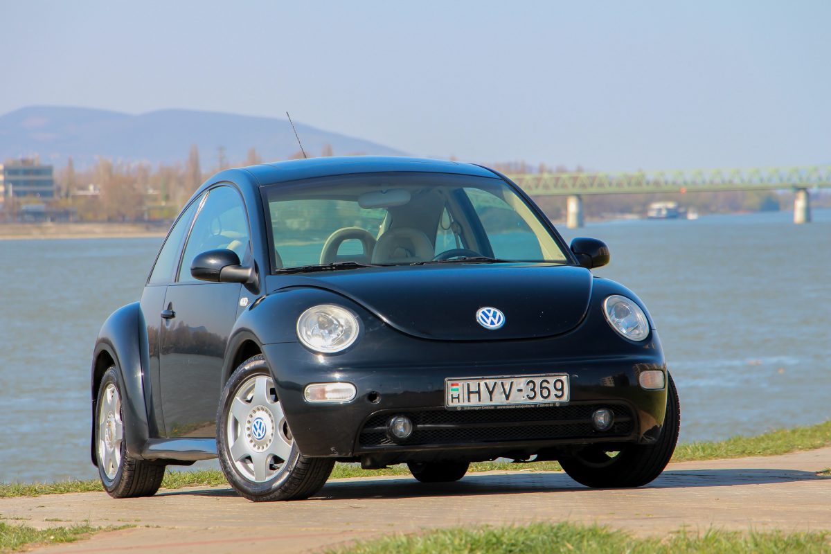 VOLKSWAGEN NEW BEETLE