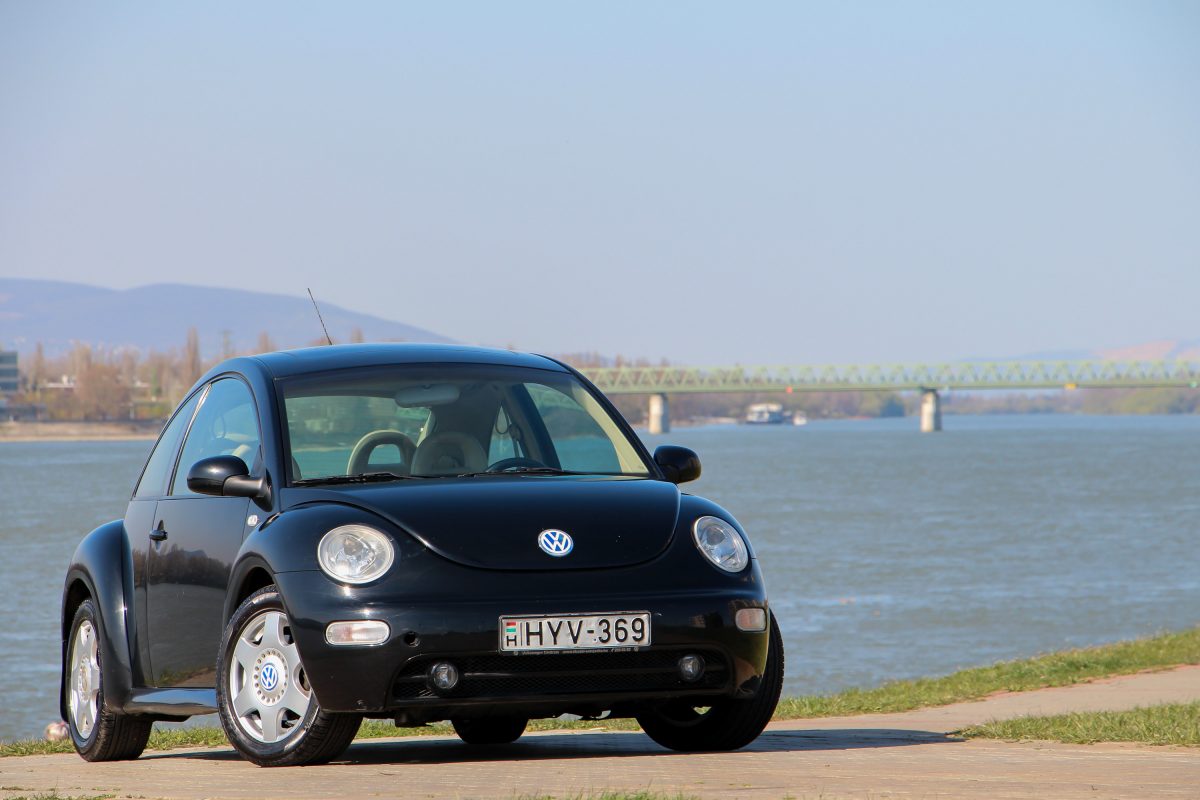 VOLKSWAGEN NEW BEETLE