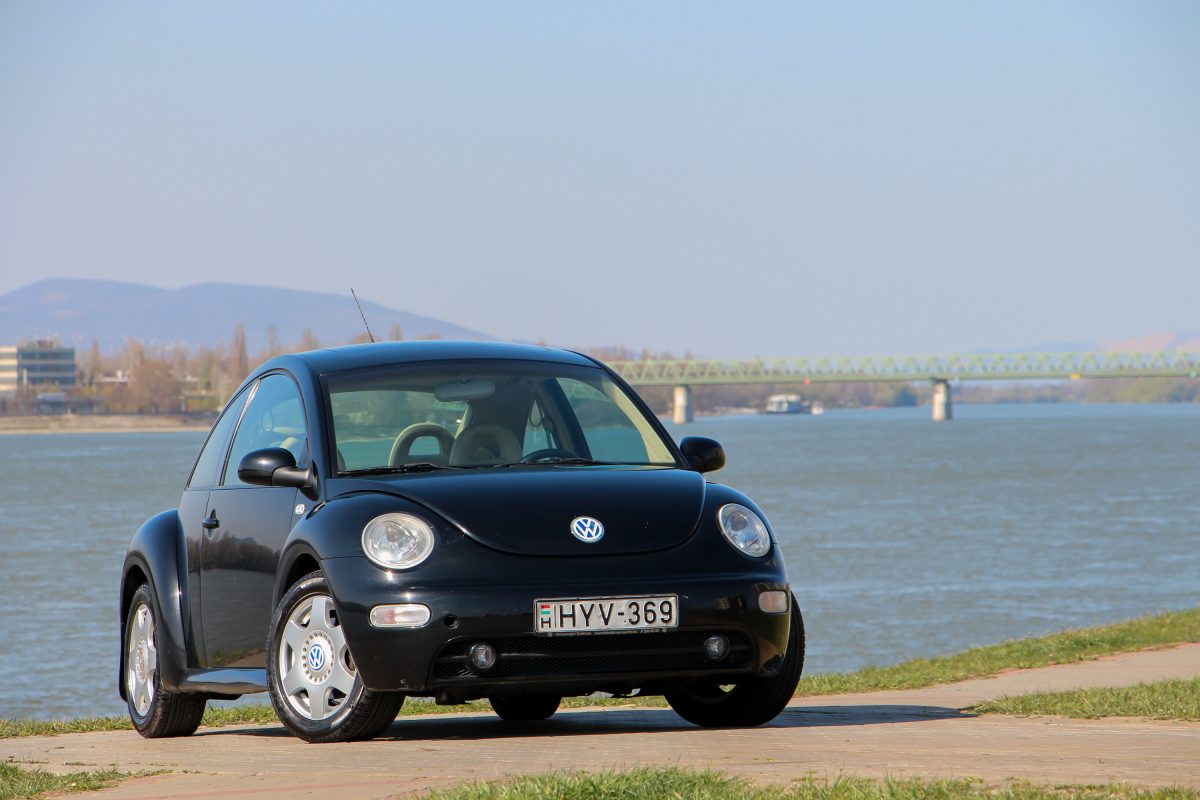 VOLKSWAGEN NEW BEETLE