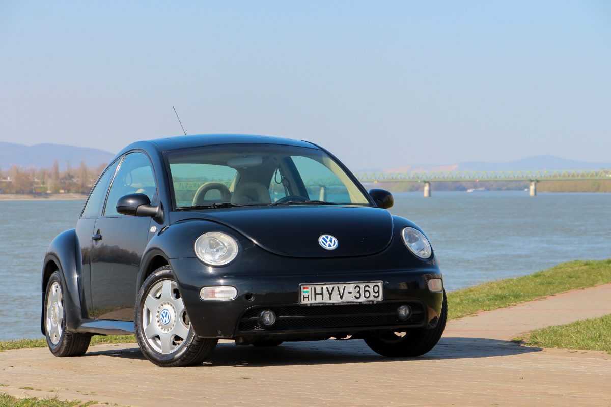 VOLKSWAGEN NEW BEETLE