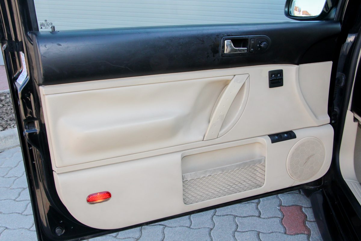 VOLKSWAGEN NEW BEETLE