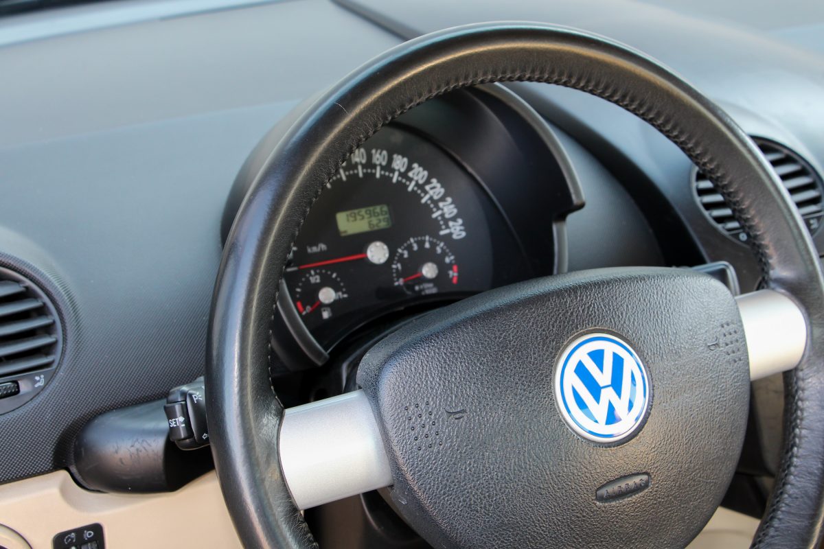 VOLKSWAGEN NEW BEETLE