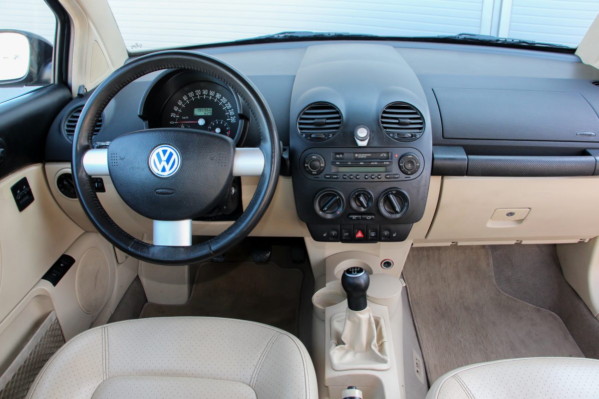 VOLKSWAGEN NEW BEETLE