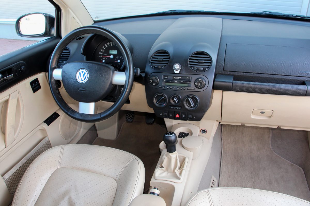 VOLKSWAGEN NEW BEETLE