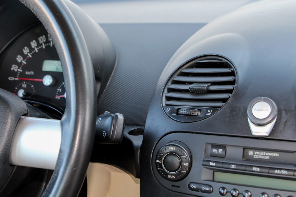 VOLKSWAGEN NEW BEETLE