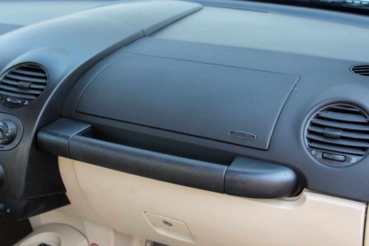 VOLKSWAGEN NEW BEETLE