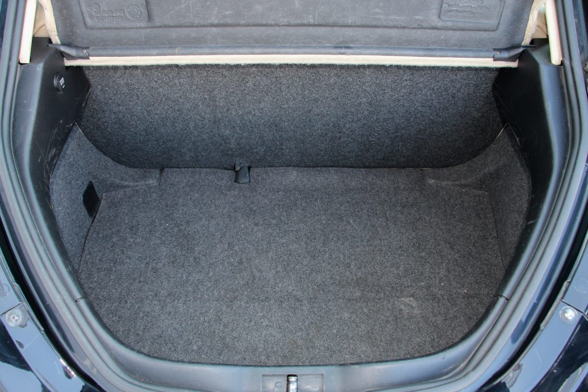 VOLKSWAGEN NEW BEETLE