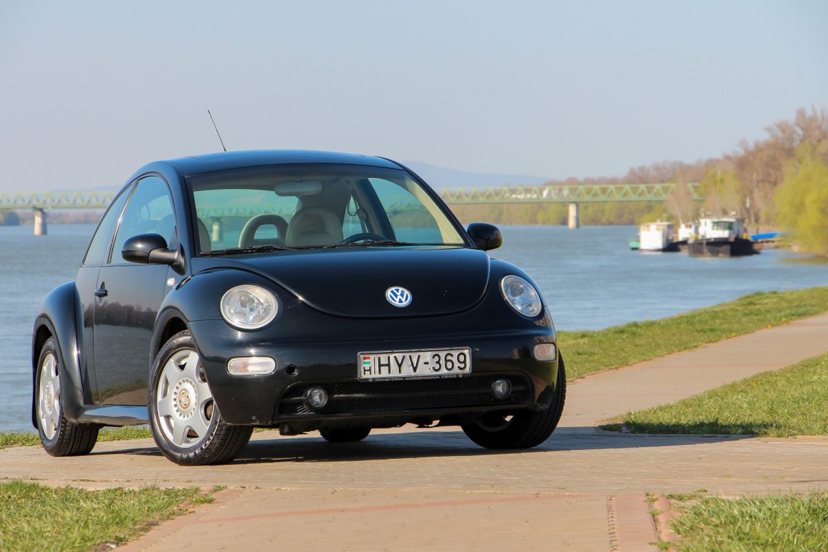 VOLKSWAGEN NEW BEETLE
