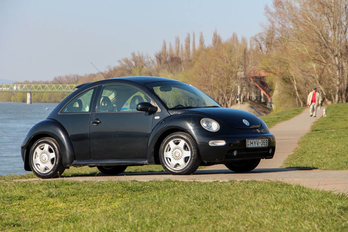 VOLKSWAGEN NEW BEETLE