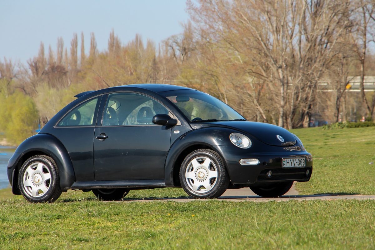 VOLKSWAGEN NEW BEETLE