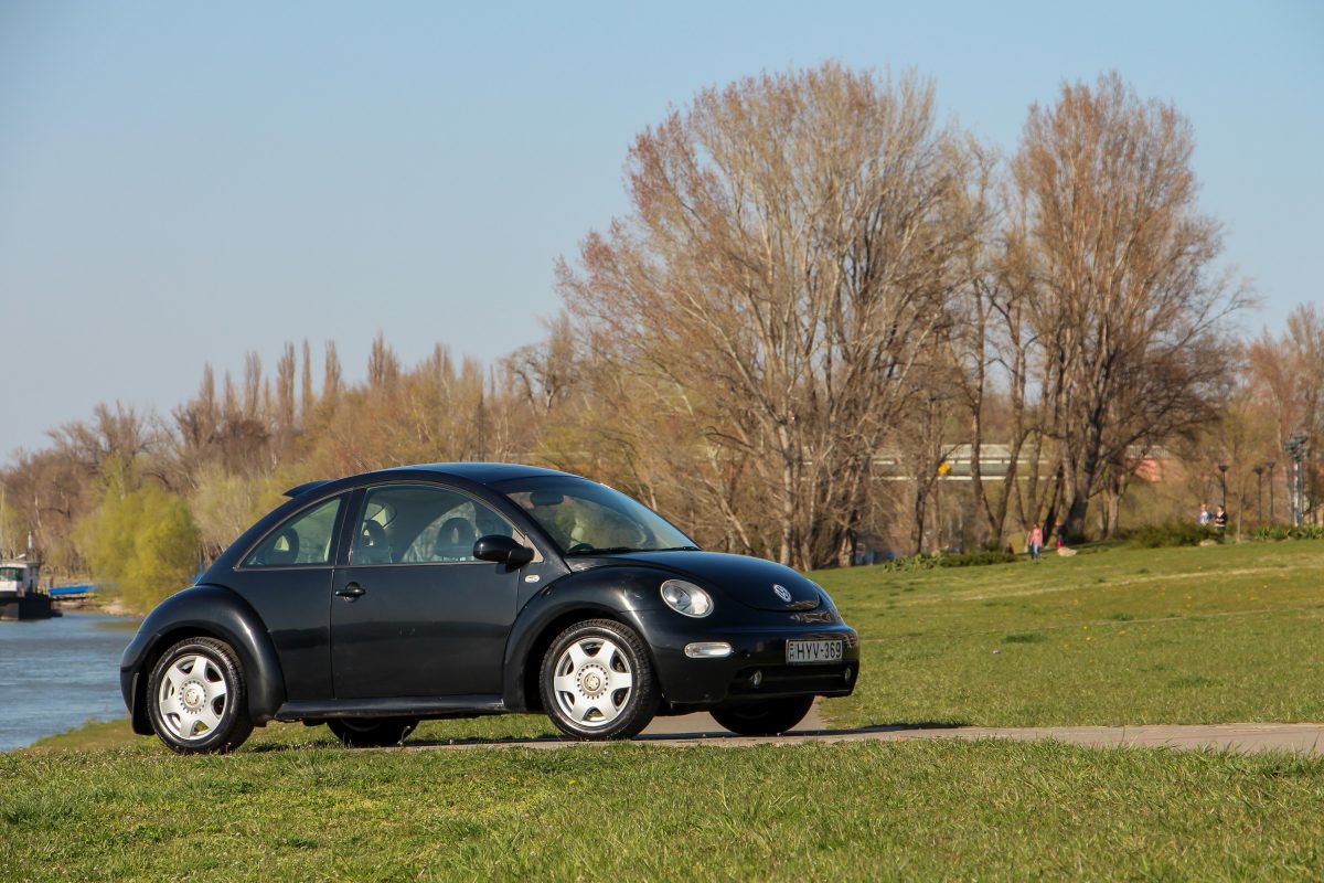 VOLKSWAGEN NEW BEETLE