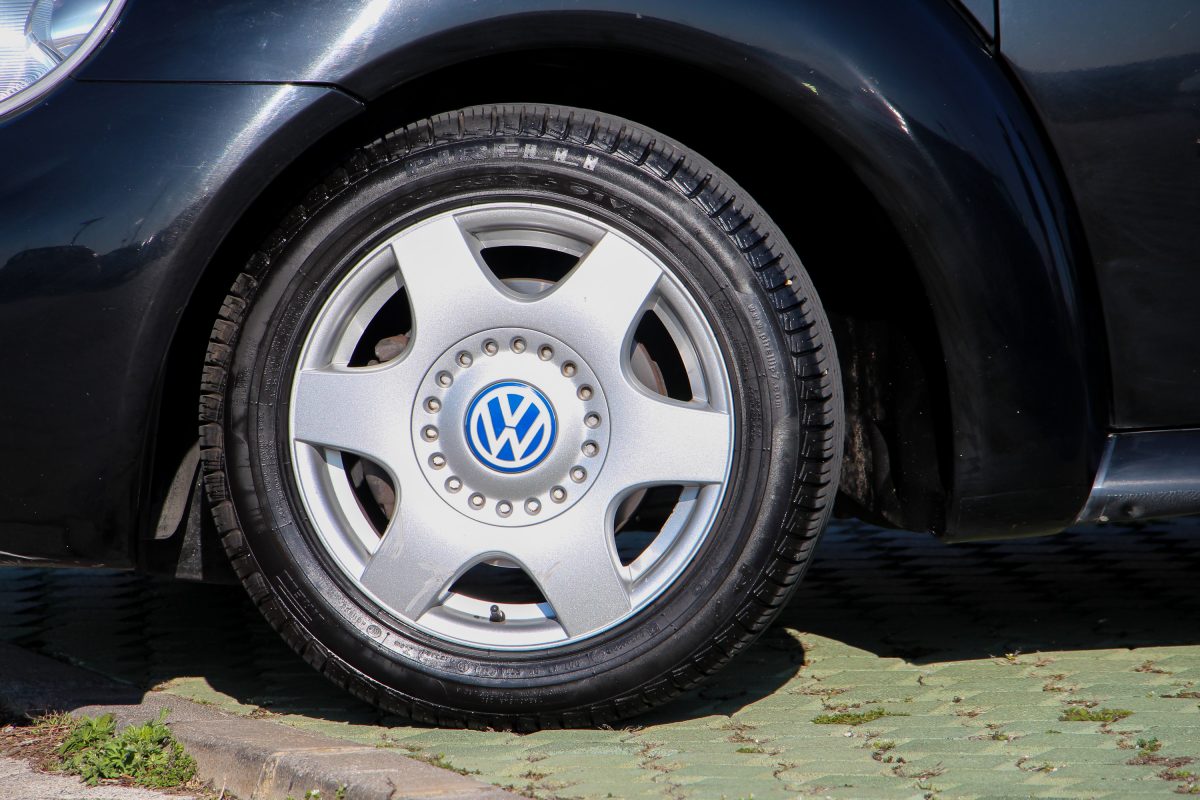 VOLKSWAGEN NEW BEETLE