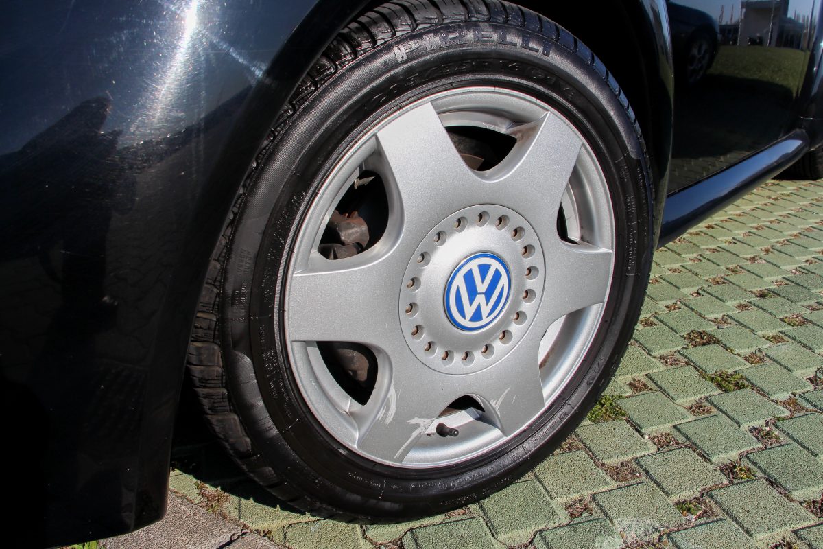 VOLKSWAGEN NEW BEETLE
