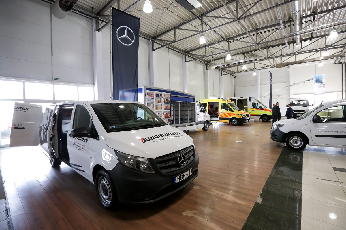 MERCEDES-BENZ