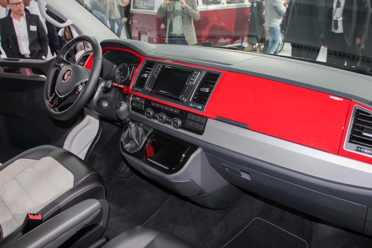 VOLKSWAGEN TRANSPORTER