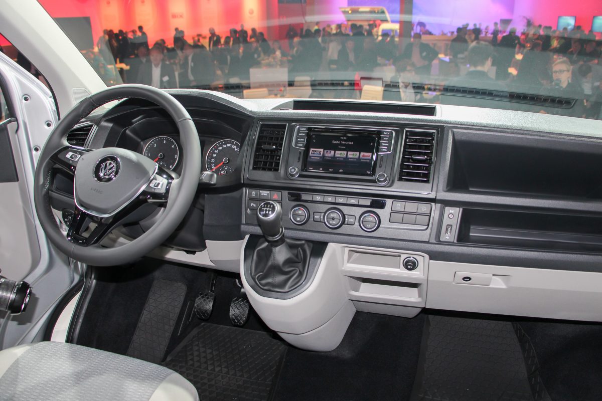 VOLKSWAGEN TRANSPORTER