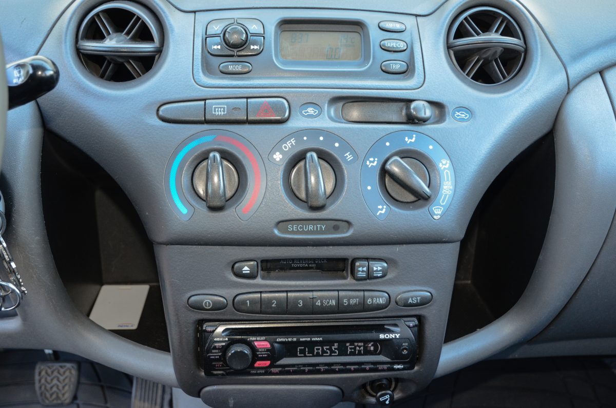TOYOTA YARIS