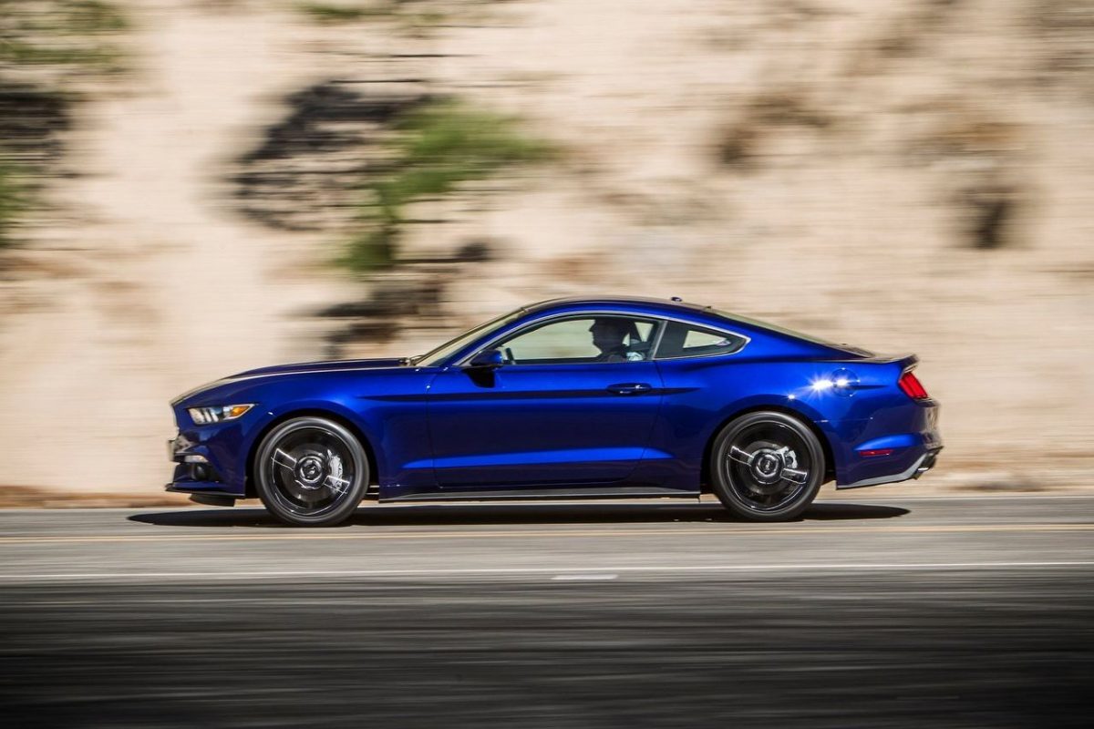 FORD MUSTANG