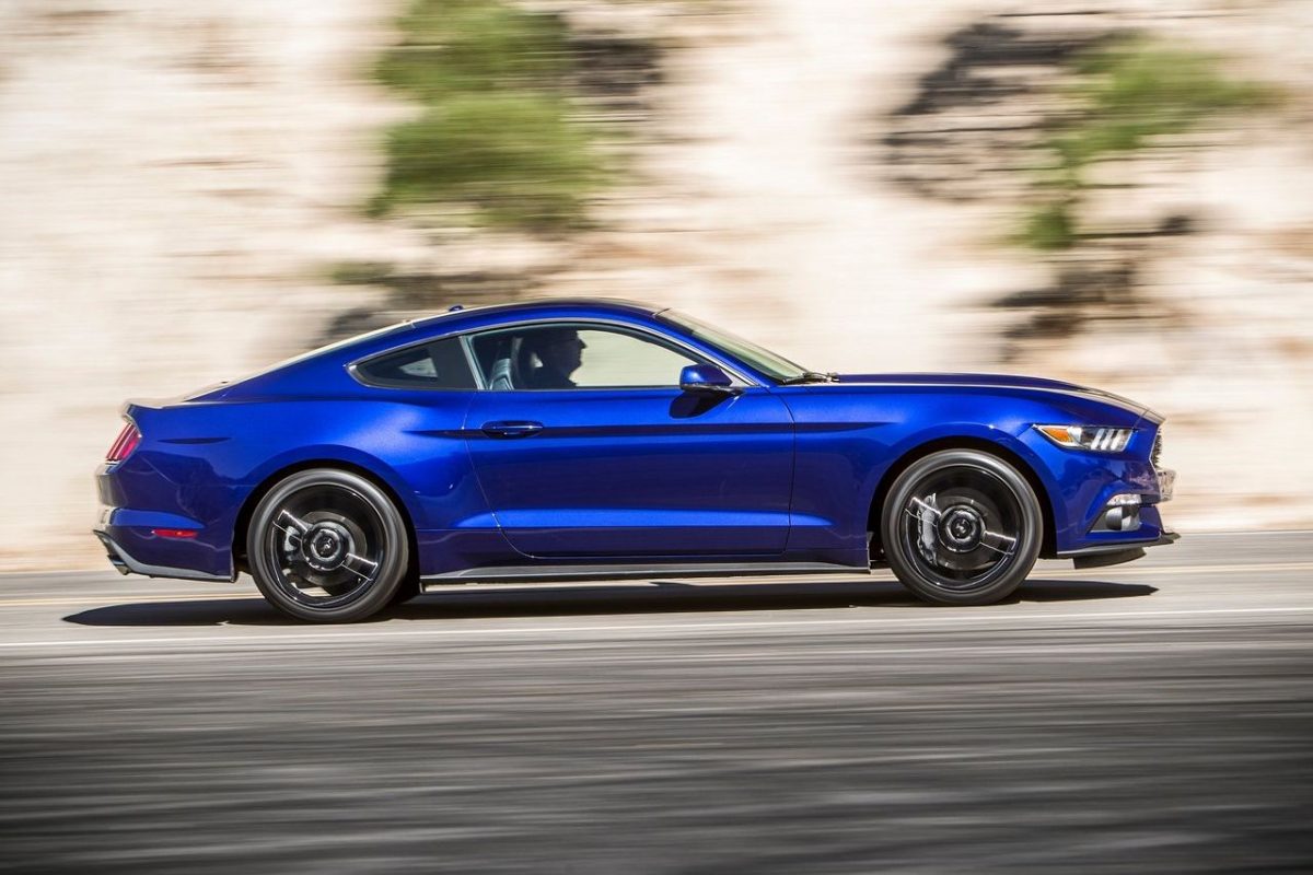 FORD MUSTANG