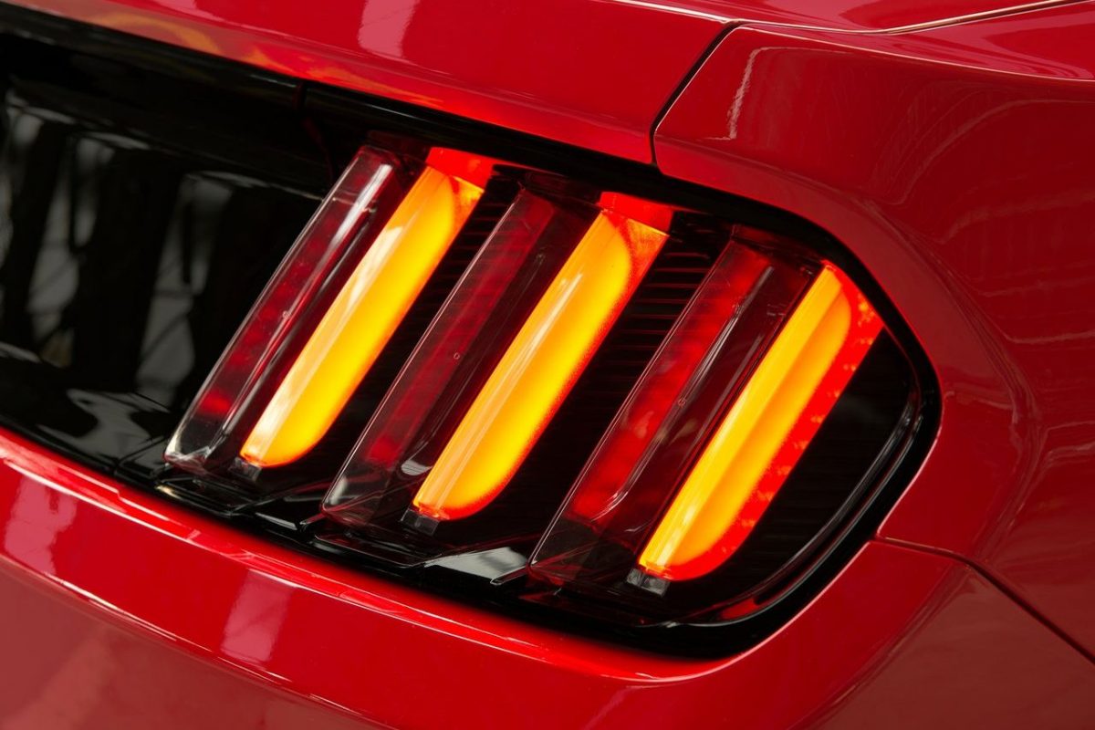 FORD MUSTANG