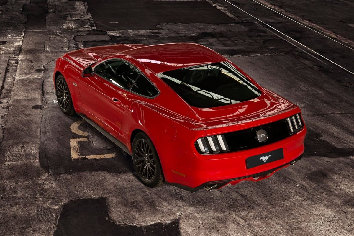 FORD MUSTANG