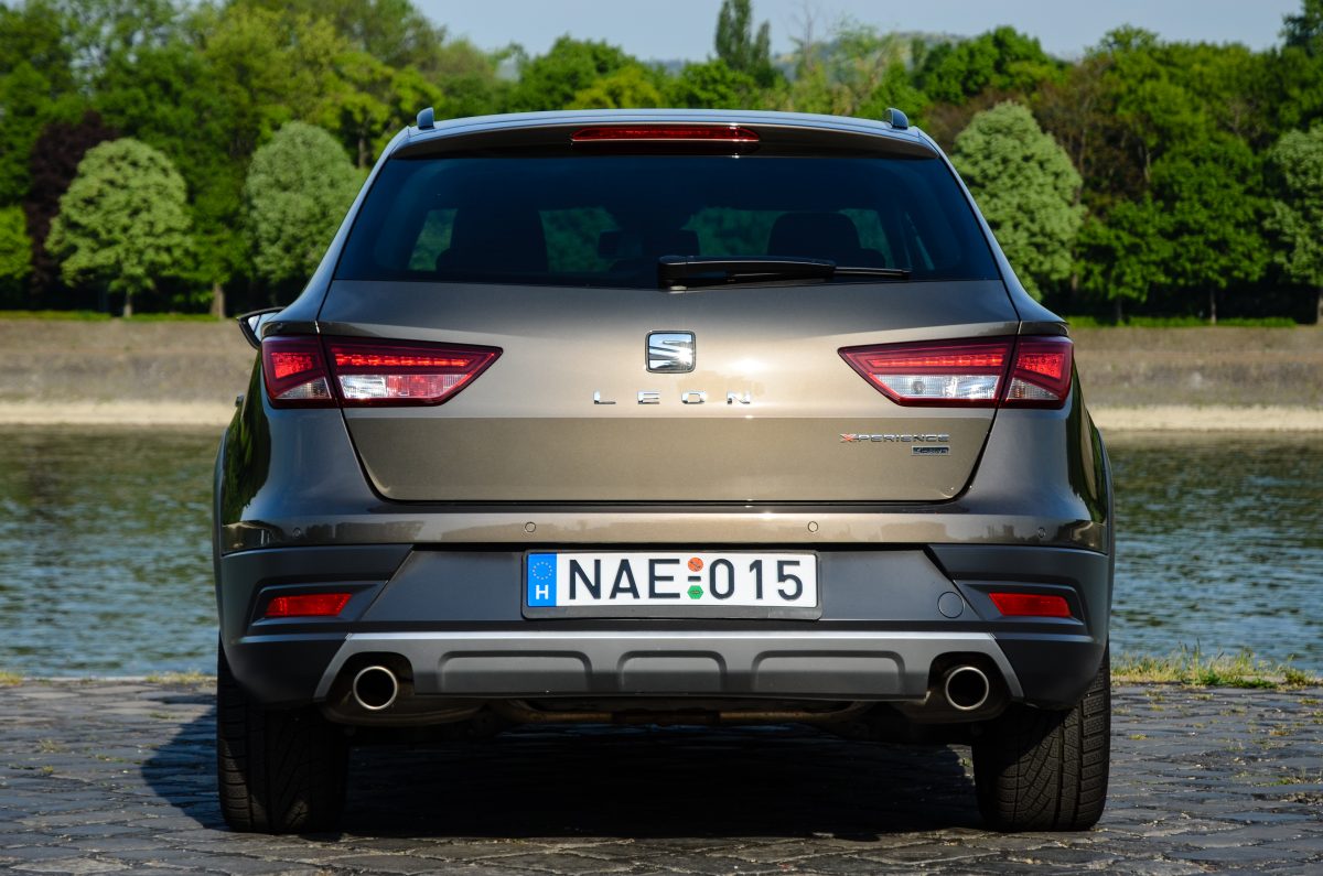 SEAT LEON