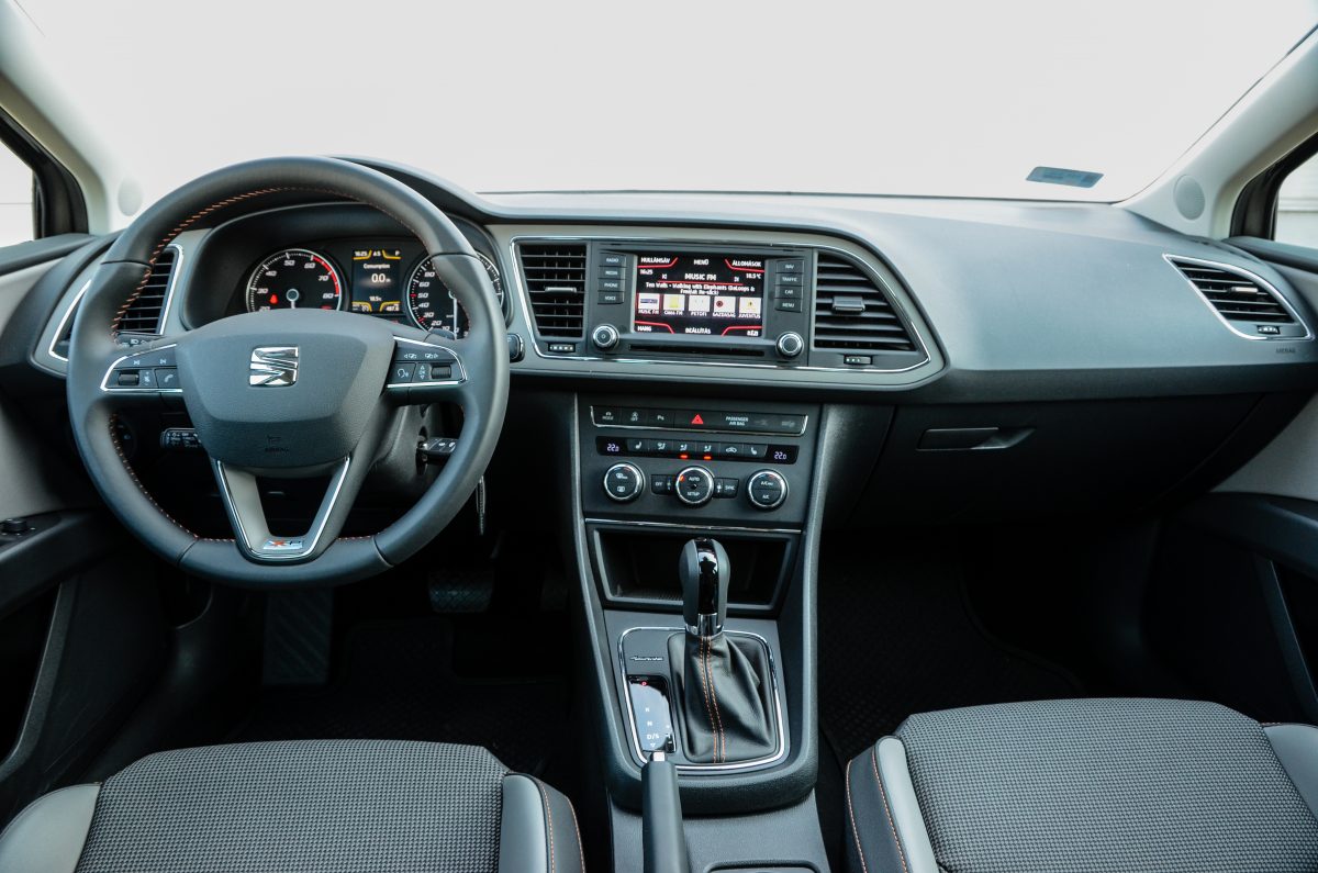 SEAT LEON