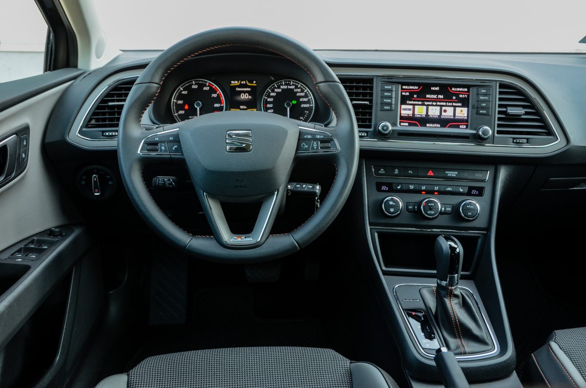 SEAT LEON