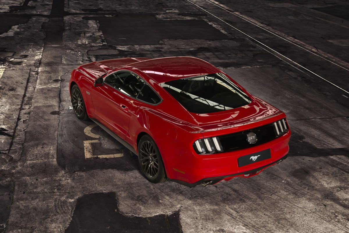 FORD MUSTANG