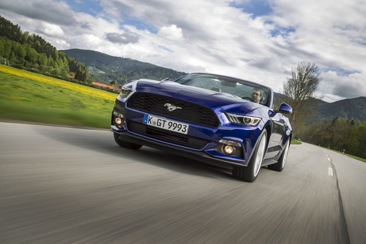 FORD MUSTANG