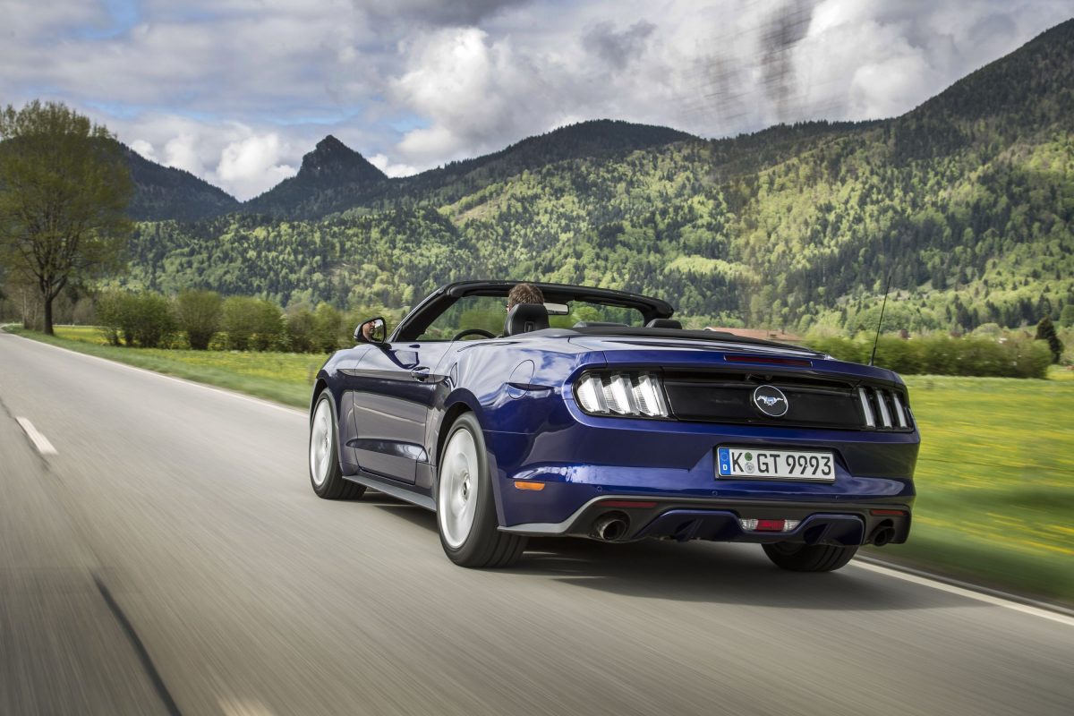 FORD MUSTANG