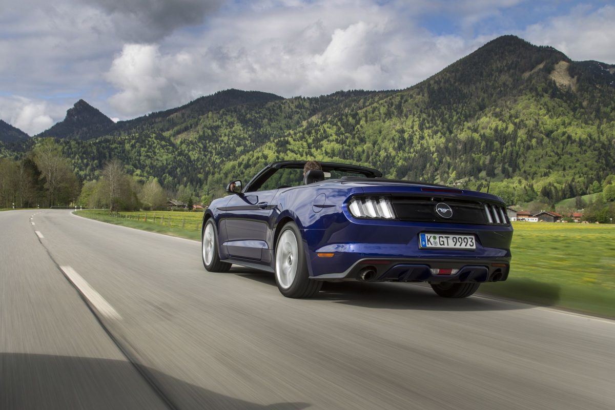 FORD MUSTANG