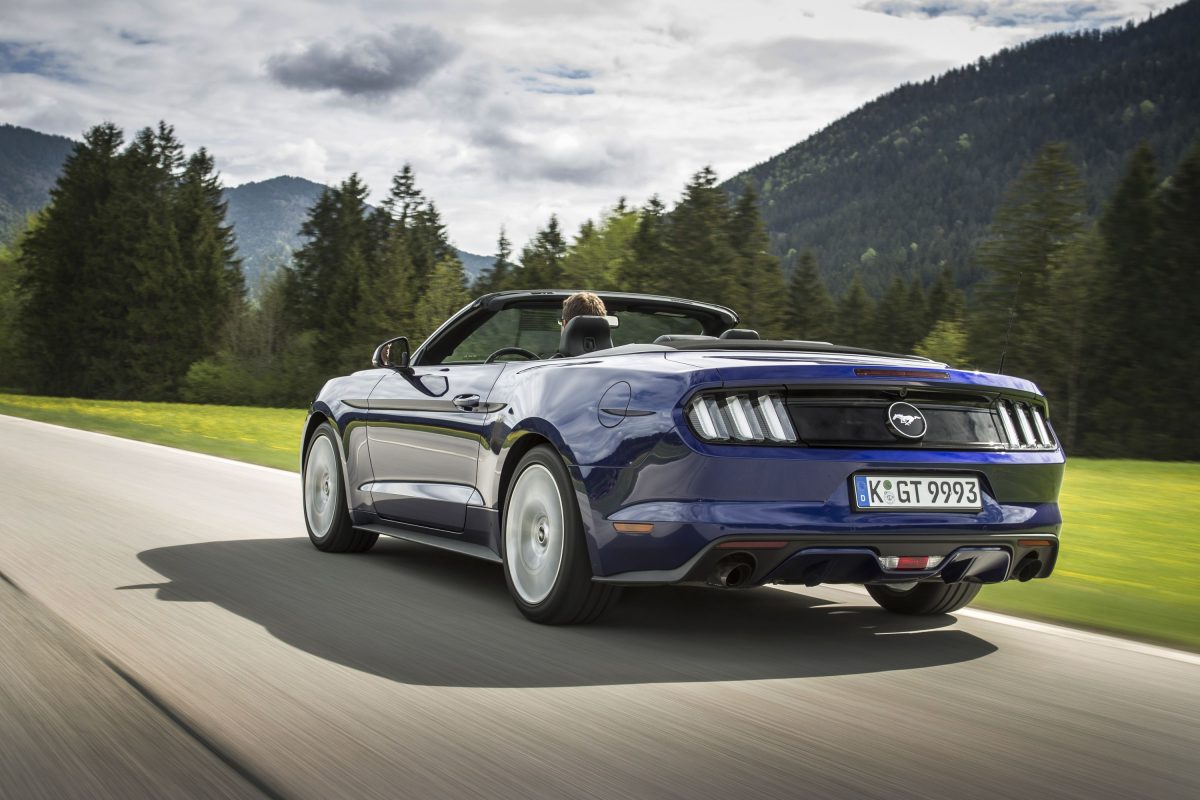 FORD MUSTANG