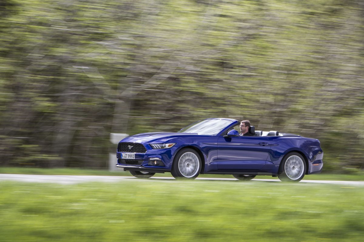 FORD MUSTANG