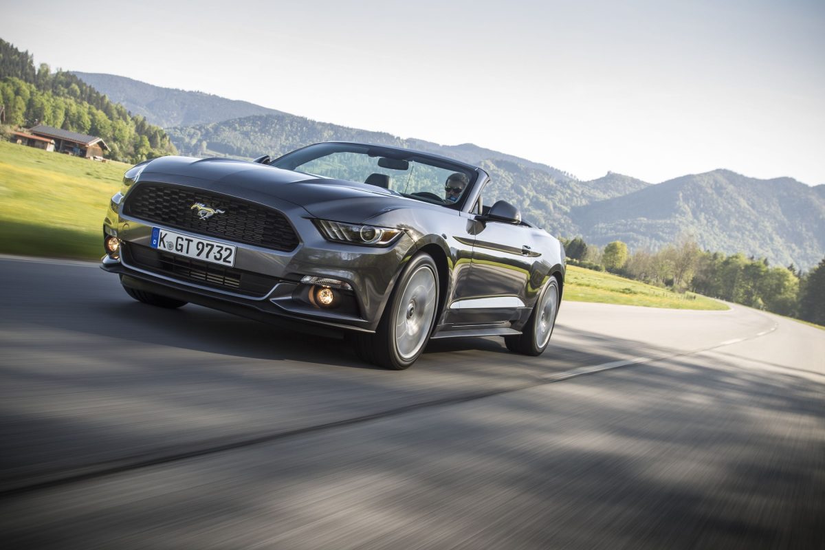FORD MUSTANG